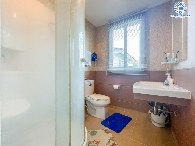 *****บ้านเดี่ยวมือสองย่านกรุงเทพฯ ม.คาซาวิลล์ สุขาภิบาล5 เนื้อที่กว้างขวางเกือบ 51 ตร.ว.  ฟังก์ชัน 3 ห้องนอน 3 ห้องน้ำ ที่จอดรถ 2 คัน แถมเฟอร์นิเจอร์ พร้อมสัญญาณกันขโมยทั้งหลัง เดินทางง่าย ห่างจากจุดขึ้น-ลงทางด่วน "สุขาภิบาล5" เพียง 11 นาทีเท่านั้น